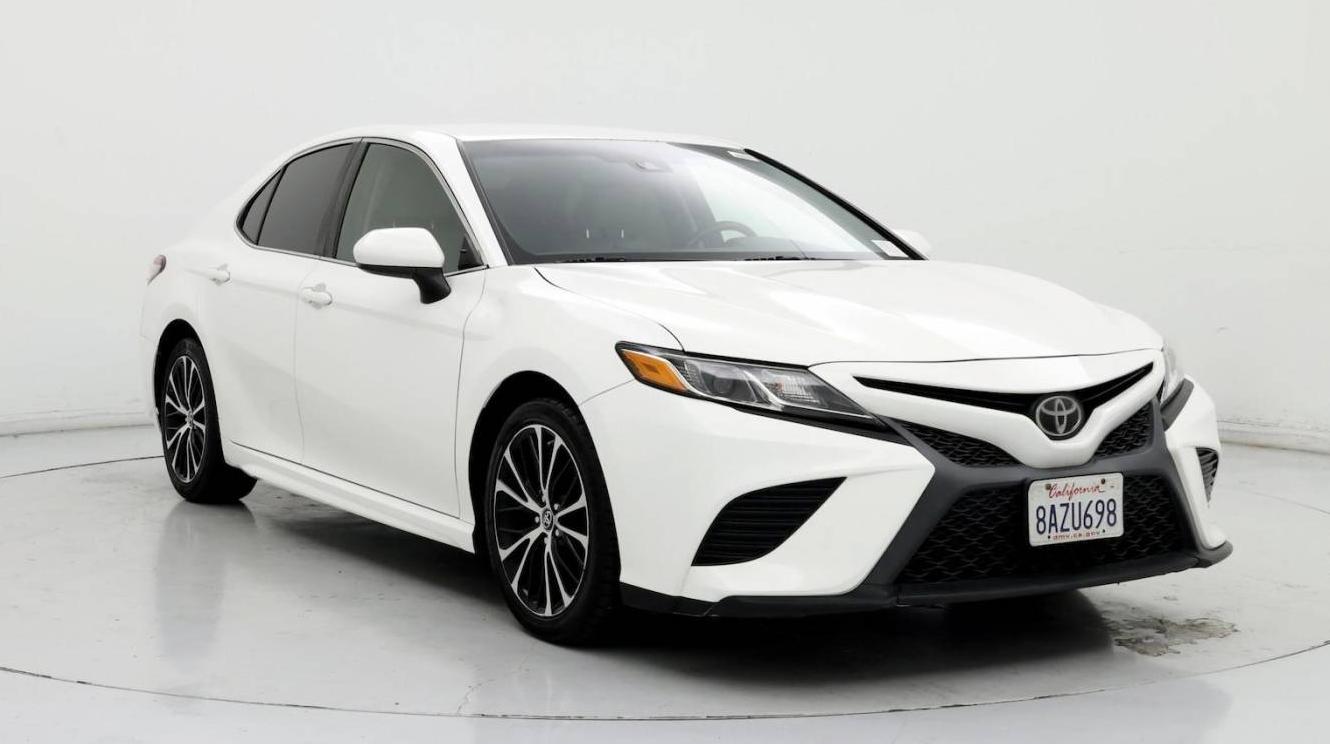 TOYOTA CAMRY 2018 JTNB11HK3J3036164 image