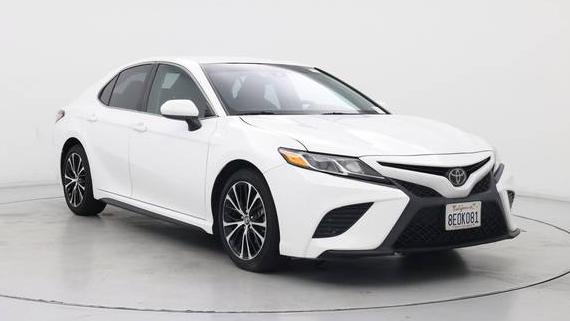 TOYOTA CAMRY 2018 4T1B11HKXJU626257 image