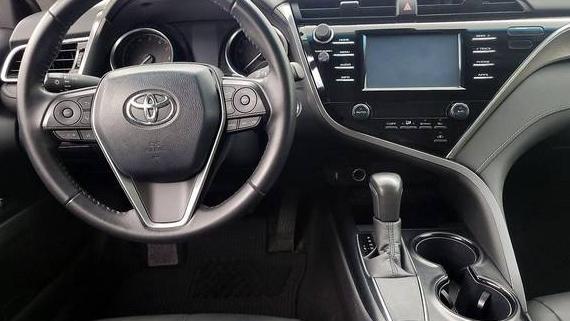TOYOTA CAMRY 2018 4T1B11HK6JU615417 image