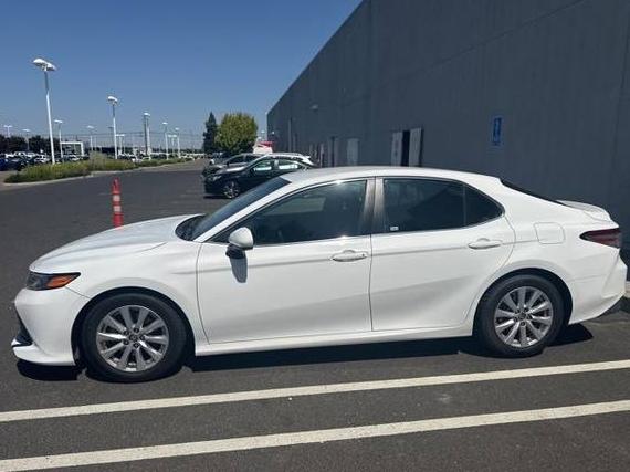 TOYOTA CAMRY 2018 4T1B11HK6JU501174 image
