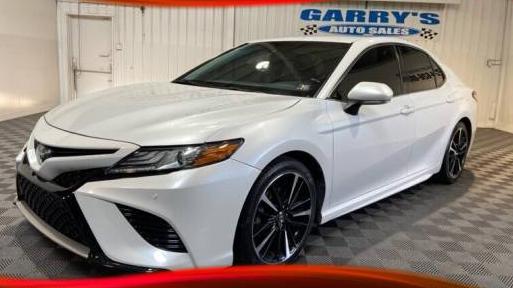 TOYOTA CAMRY 2018 4T1B61HK8JU053568 image