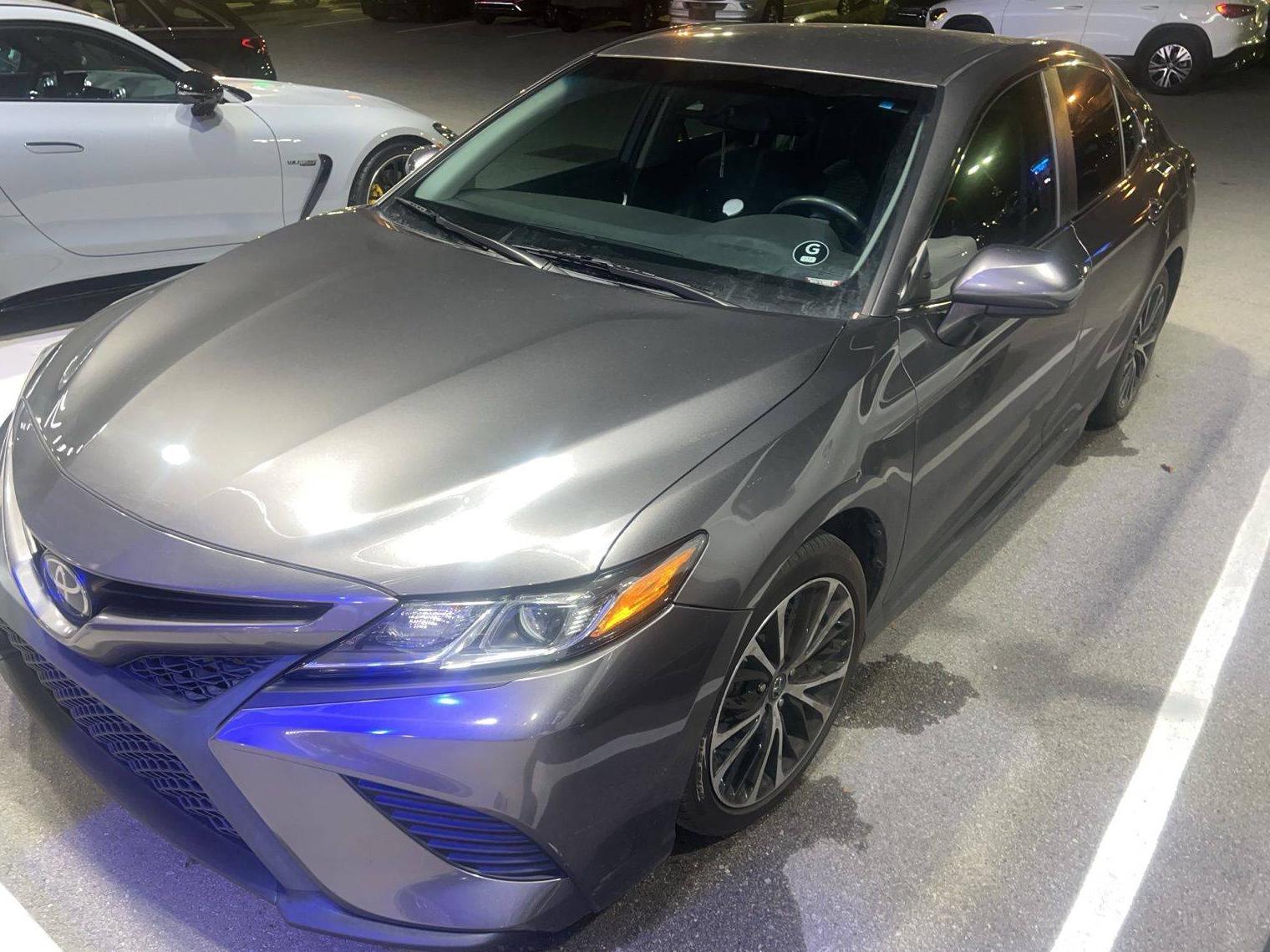 TOYOTA CAMRY 2018 4T1B11HK3JU137831 image