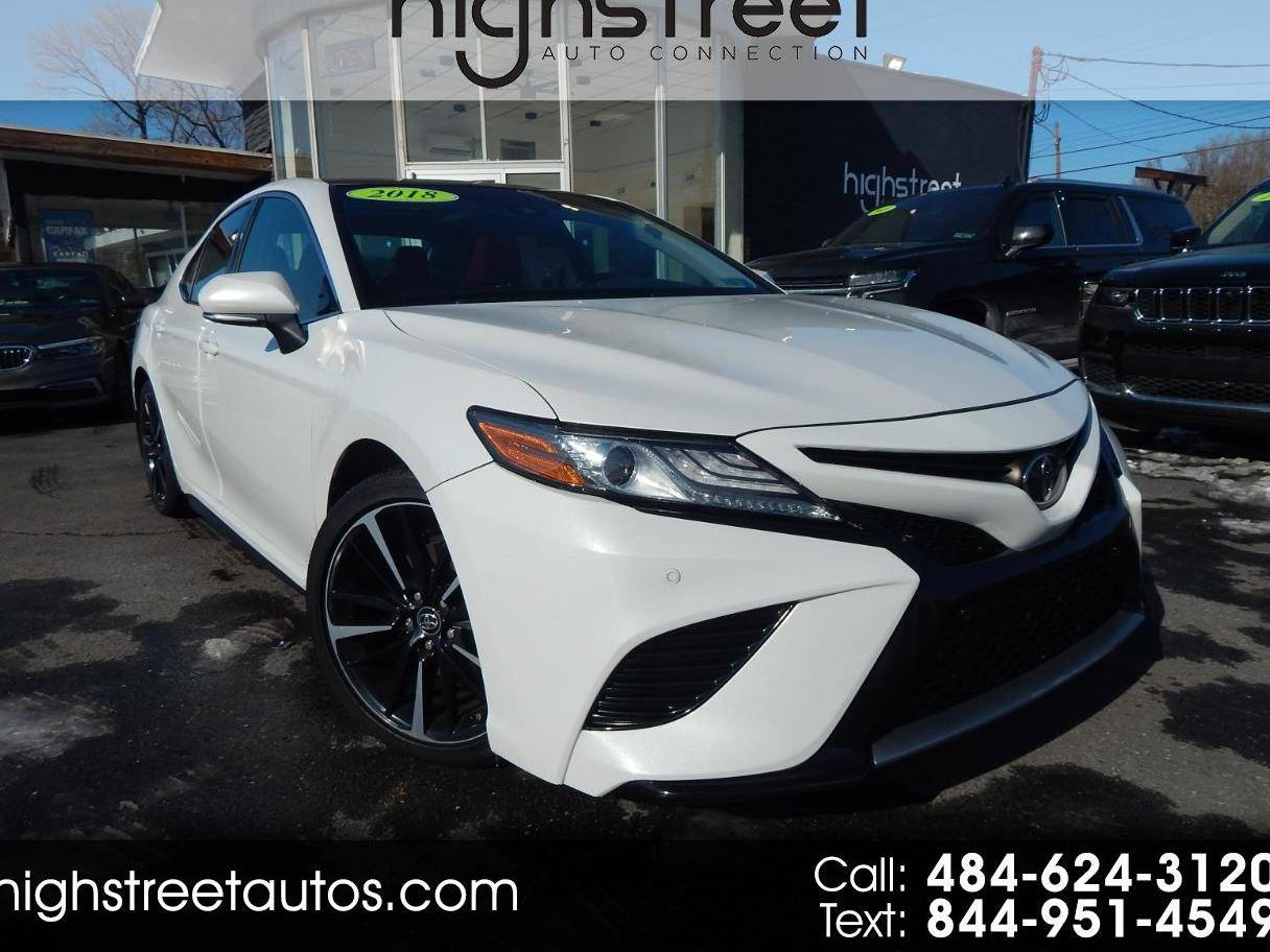 TOYOTA CAMRY 2018 4T1B61HK8JU071455 image