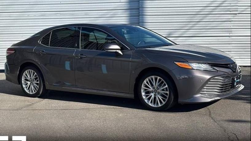 TOYOTA CAMRY 2018 4T1B11HK7JU158939 image