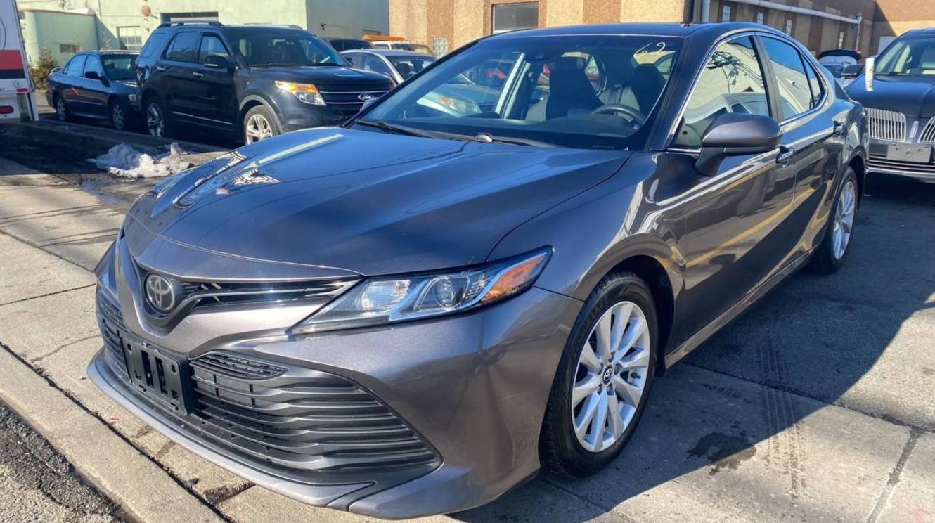 TOYOTA CAMRY 2018 4T1B11HK6JU633562 image