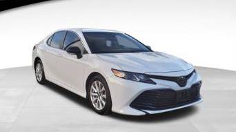 TOYOTA CAMRY 2018 4T1B11HK8JU063564 image