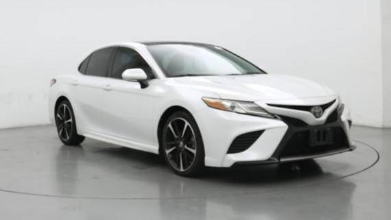 TOYOTA CAMRY 2018 4T1B61HK2JU152032 image