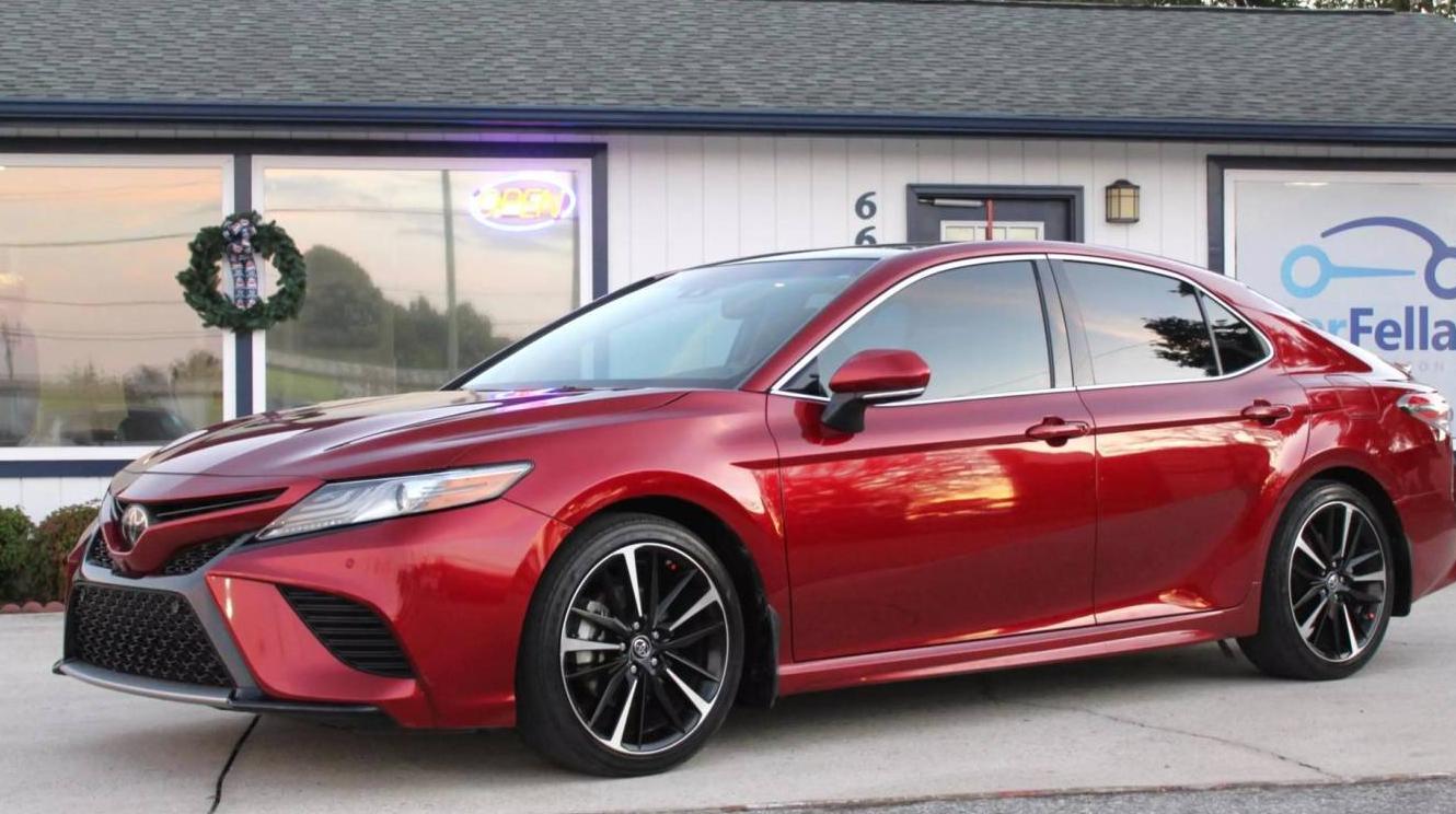 TOYOTA CAMRY 2018 4T1B61HK4JU551850 image