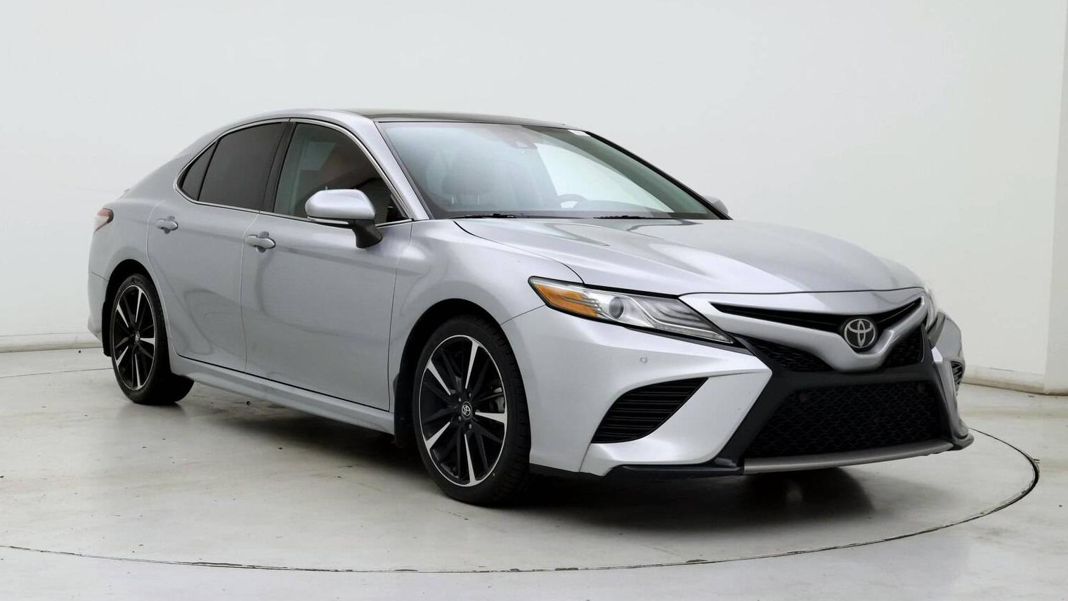 TOYOTA CAMRY 2018 4T1B61HK9JU055698 image