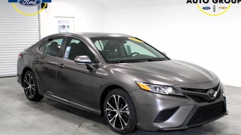 TOYOTA CAMRY 2018 4T1B11HK2JU644686 image