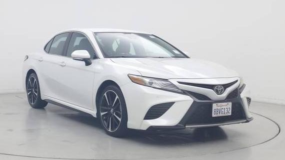 TOYOTA CAMRY 2018 4T1B61HK2JU065196 image