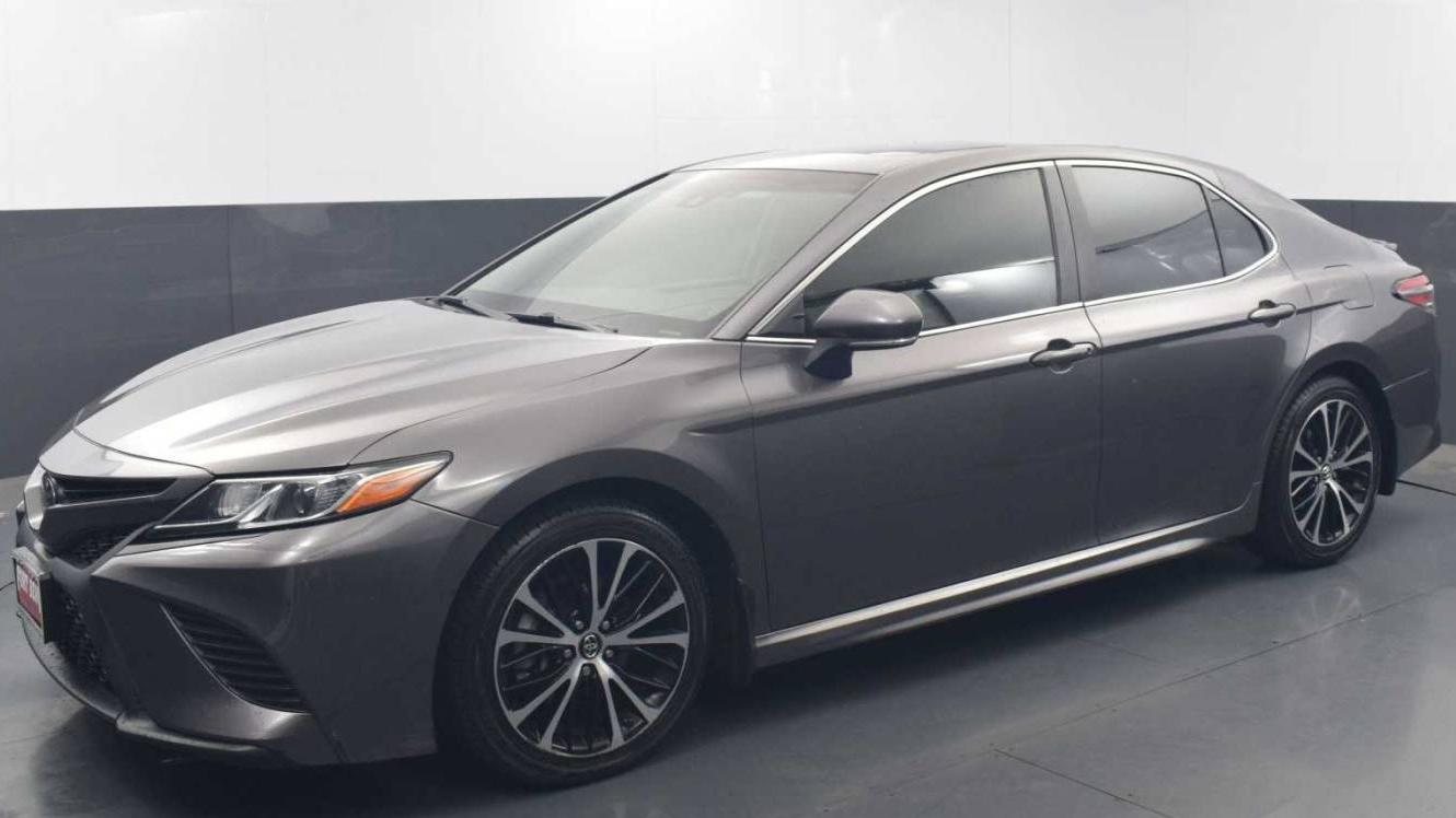 TOYOTA CAMRY 2018 4T1B11HK8JU012467 image