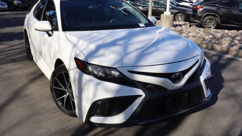 TOYOTA CAMRY 2021 4T1G11AK1MU573940 image