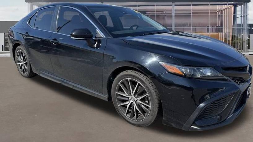 TOYOTA CAMRY 2021 4T1G11AK2MU582016 image