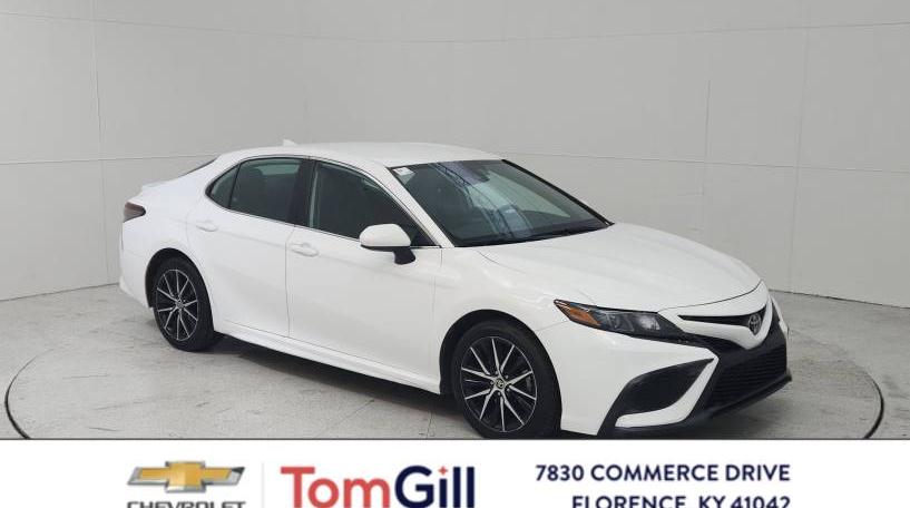 TOYOTA CAMRY 2021 4T1G11AK5MU477454 image