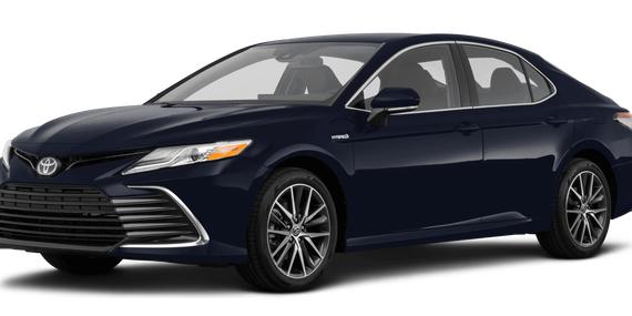 TOYOTA CAMRY 2021 4T1C11BK8MU032042 image