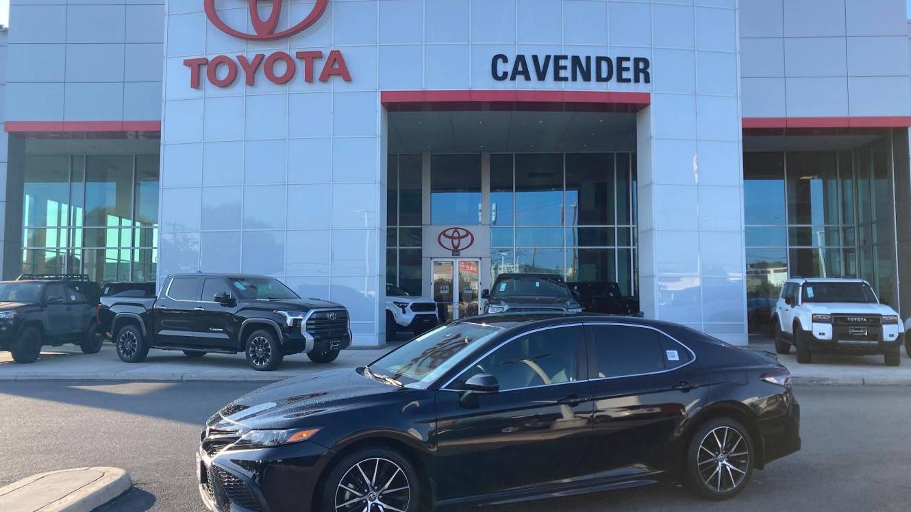 TOYOTA CAMRY 2021 4T1G11AK3MU529762 image