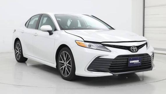 TOYOTA CAMRY 2021 4T1F11BK2MU044524 image