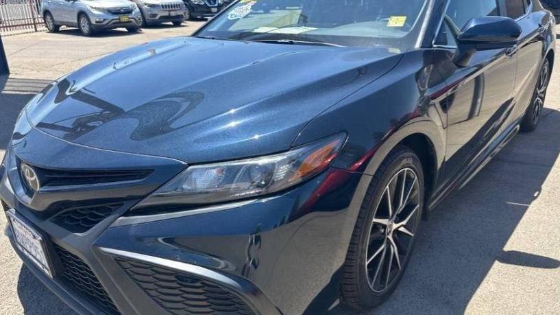 TOYOTA CAMRY 2021 4T1G11AK3MU460328 image