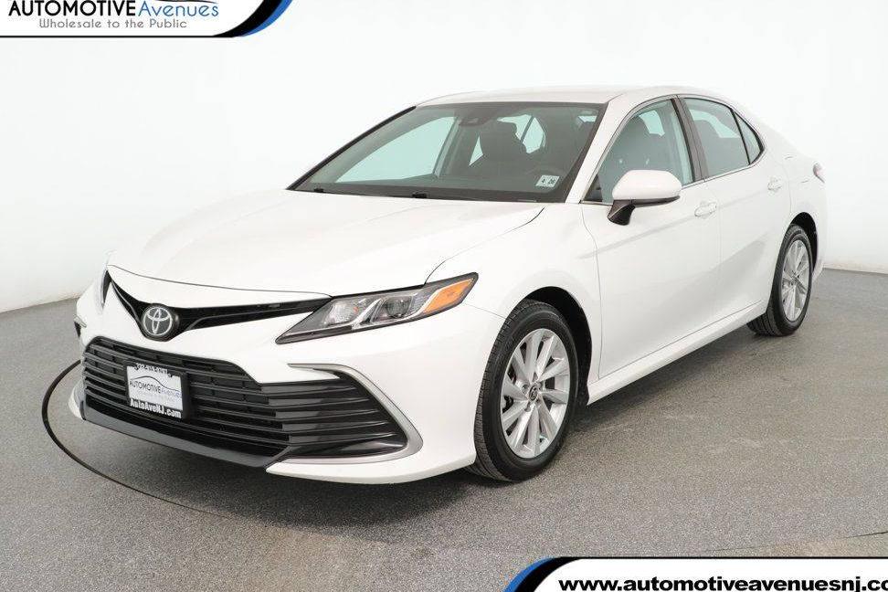 TOYOTA CAMRY 2021 4T1C11AK5MU452178 image