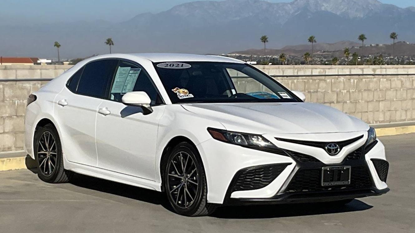 TOYOTA CAMRY 2021 4T1G11AK2MU422945 image