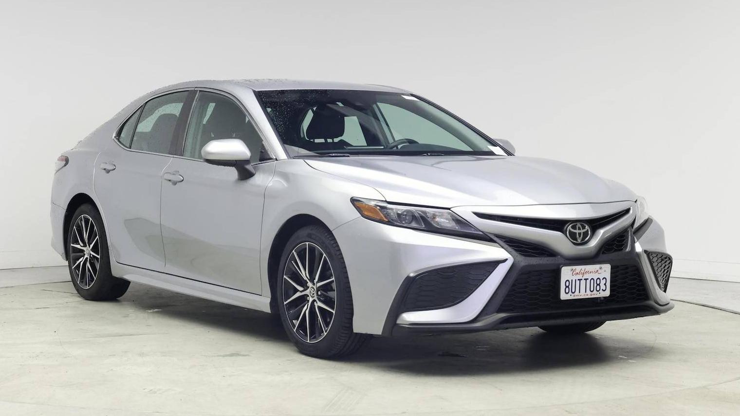 TOYOTA CAMRY 2021 4T1G11AK6MU417120 image