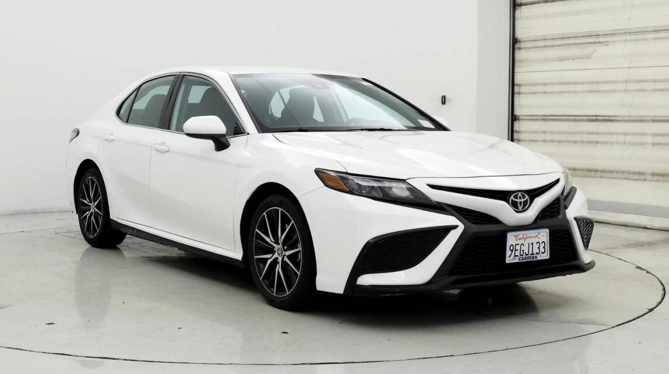 TOYOTA CAMRY 2021 4T1G11AK5MU403502 image