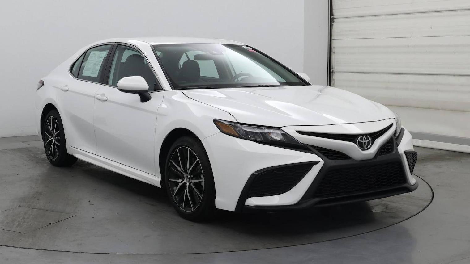 TOYOTA CAMRY 2021 4T1G11AK0MU571158 image