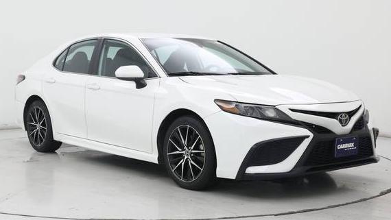 TOYOTA CAMRY 2021 4T1G11AKXMU403124 image