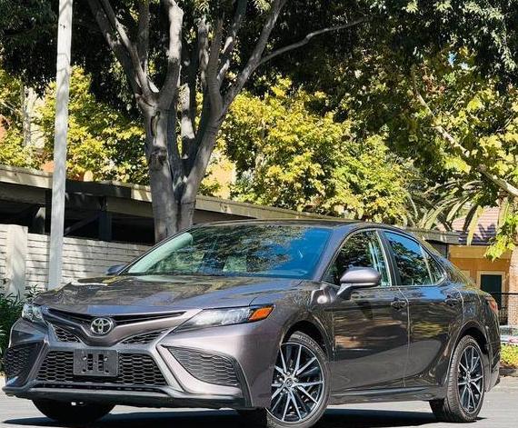 TOYOTA CAMRY 2021 4T1G11AK4MU584320 image TOYOTA CAMRY 2021 4T1G11AK4MU584320 image