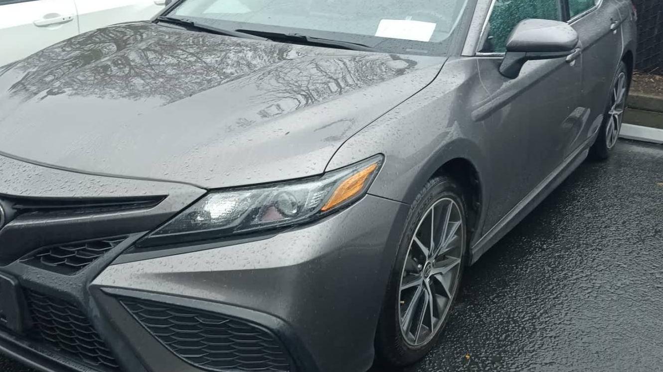 TOYOTA CAMRY 2021 4T1G11AKXMU552083 image