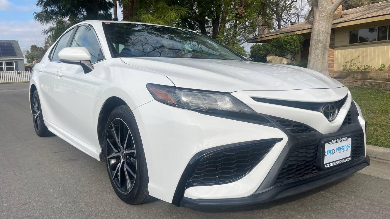 TOYOTA CAMRY 2021 4T1G11AK2MU442080 image