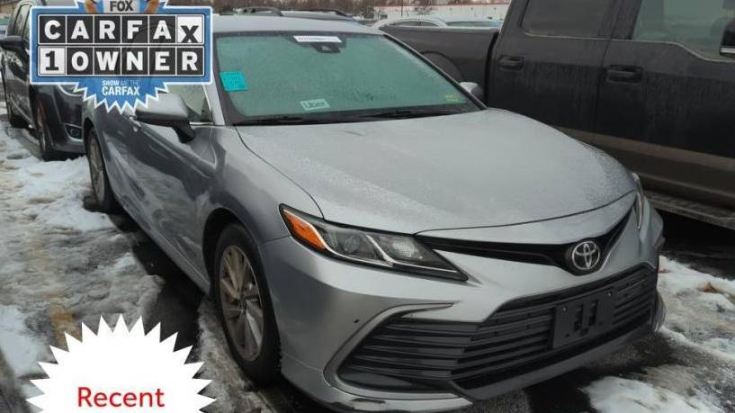 TOYOTA CAMRY 2021 4T1C11AK0MU588993 image