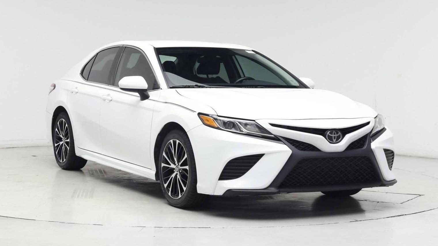 TOYOTA CAMRY 2020 4T1G11AKXLU926299 image