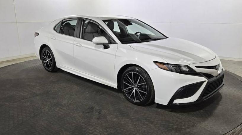 TOYOTA CAMRY 2022 4T1G11AK4NU701749 image