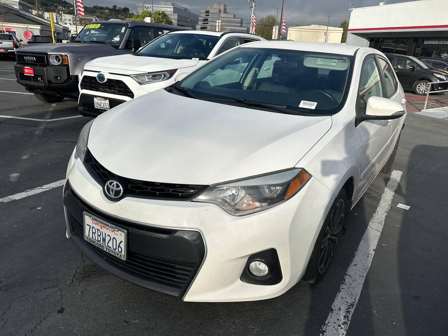 TOYOTA COROLLA 2016 5YFBURHE8GP406450 image