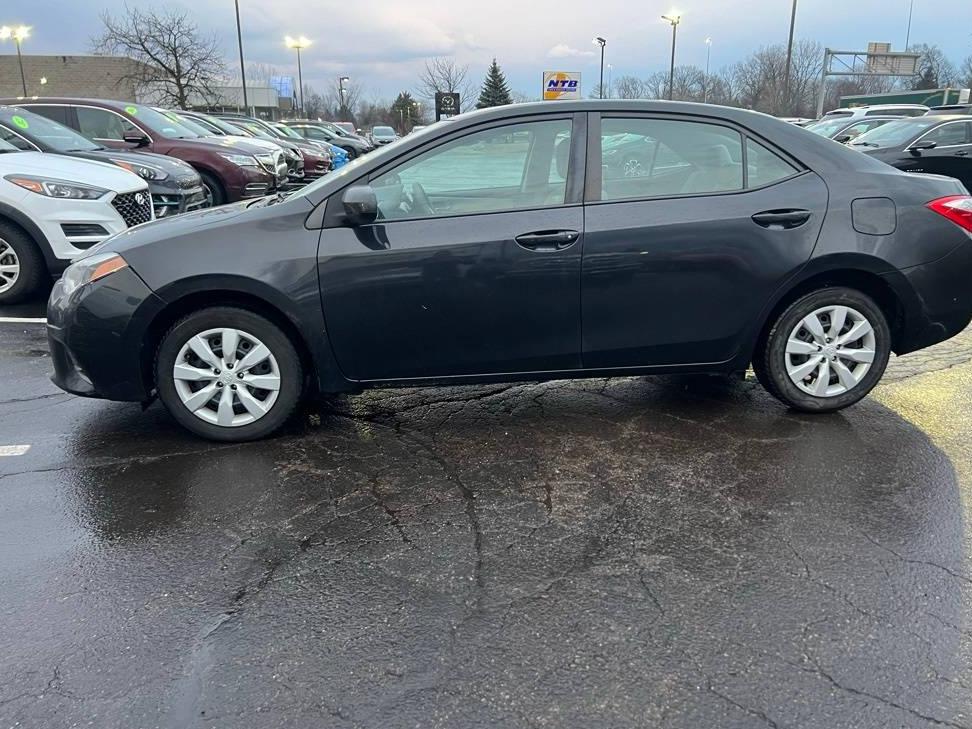 TOYOTA COROLLA 2016 5YFBURHE5GP543135 image