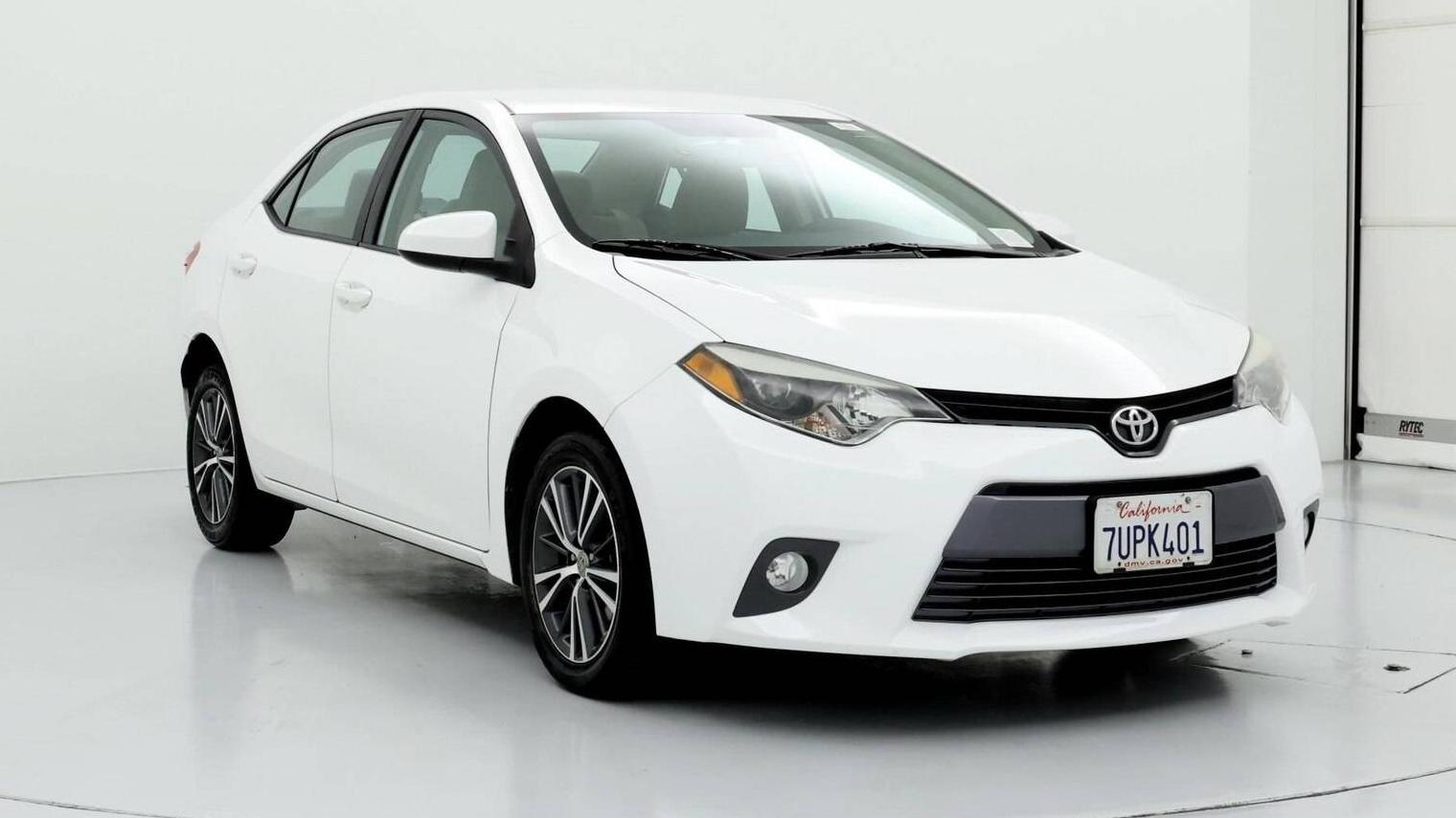 TOYOTA COROLLA 2016 5YFBURHE0GP478596 image