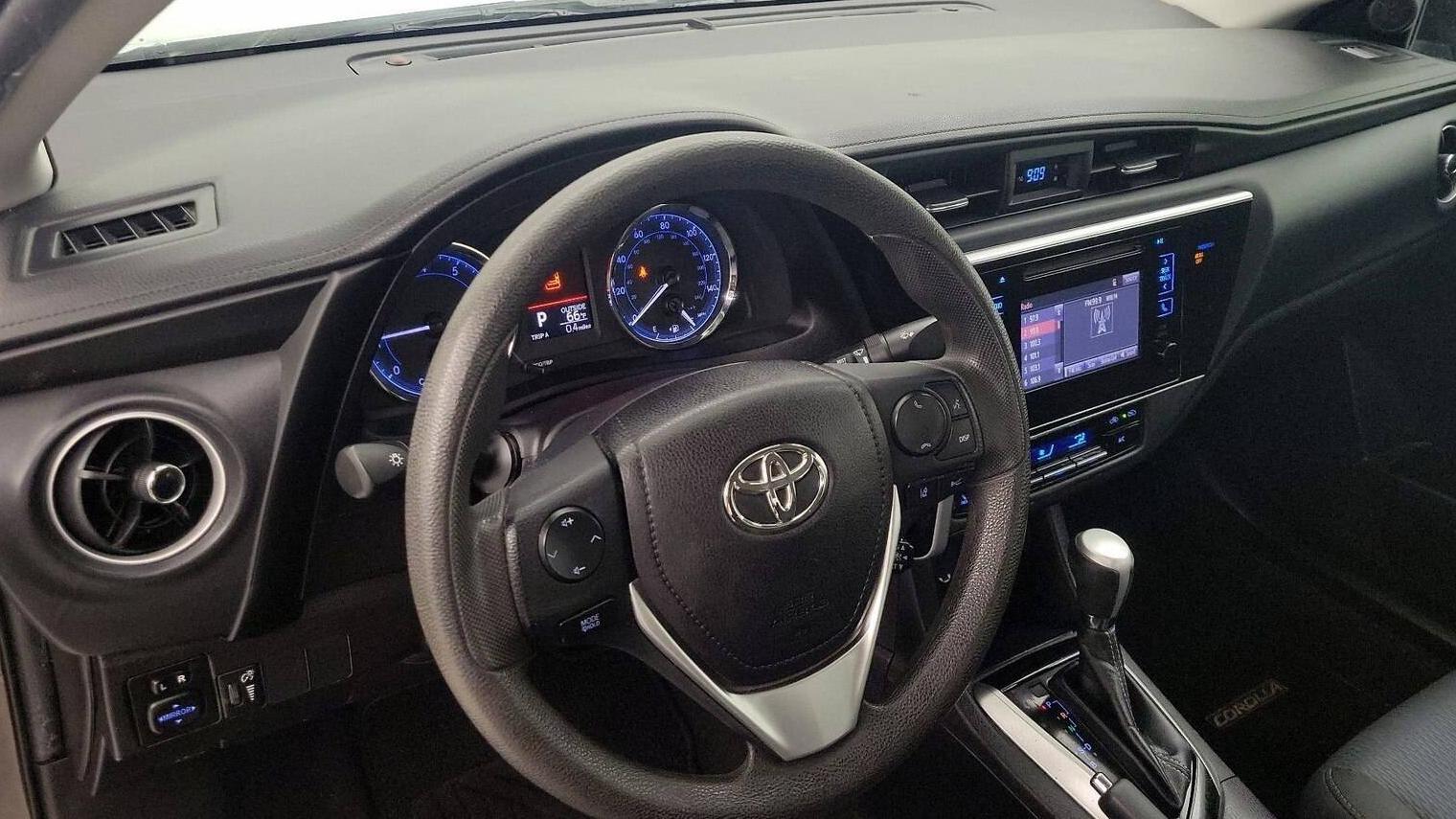 TOYOTA COROLLA 2019 2T1BURHE5KC195927 image