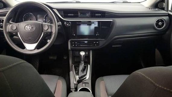 TOYOTA COROLLA 2018 5YFBURHE9JP761361 image