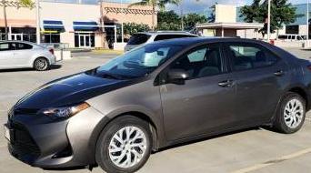 TOYOTA COROLLA 2018 5YFBURHE6JP776108 image