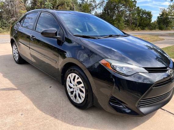 TOYOTA COROLLA 2018 5YFBURHE5JP746677 image