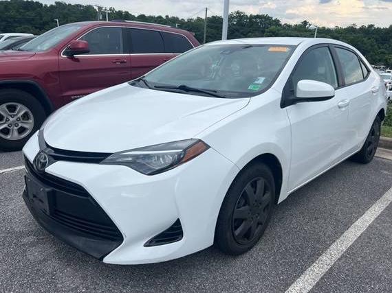 TOYOTA COROLLA 2018 5YFBURHE1JP851829 image