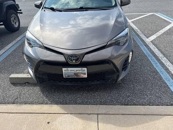 TOYOTA COROLLA 2018 5YFBURHE4JP826522 image