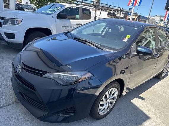 TOYOTA COROLLA 2018 5YFBURHEXJP842739 image