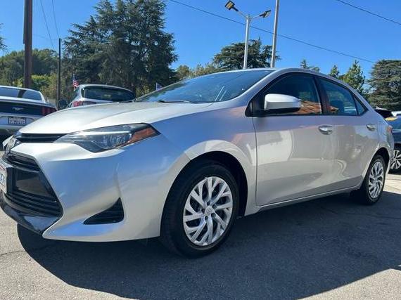 TOYOTA COROLLA 2018 5YFBURHE1JP772516 image