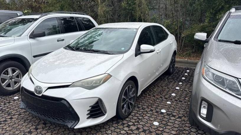 TOYOTA COROLLA 2018 5YFBURHE9JP822238 image