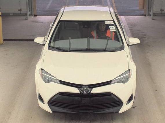 TOYOTA COROLLA 2018 5YFBURHE4JP815407 image