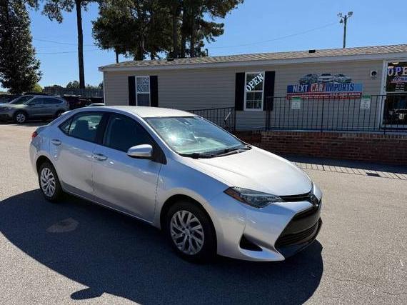 TOYOTA COROLLA 2018 5YFBURHE1JP827868 image