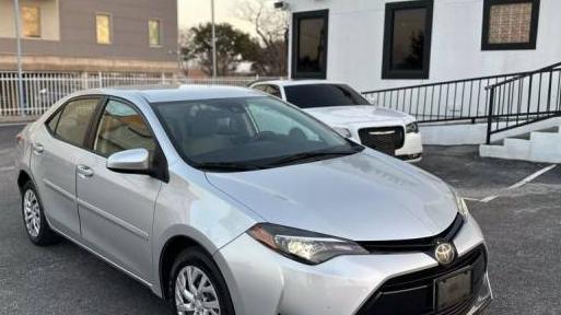 TOYOTA COROLLA 2018 5YFBURHE6JP763973 image